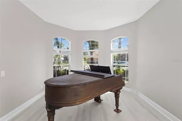 Sarasota, FL 34243,8134 SANTA ROSA CT