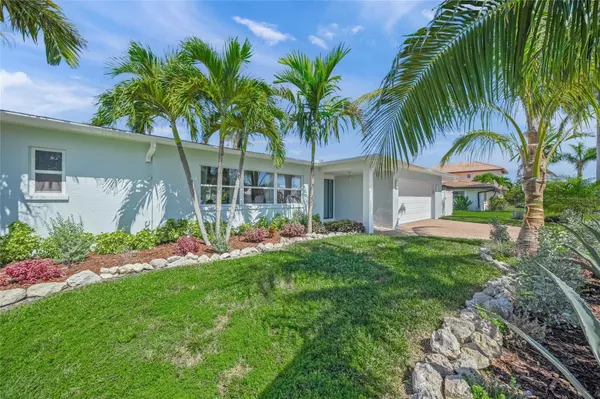 Holmes Beach, FL 34217,518 74TH ST