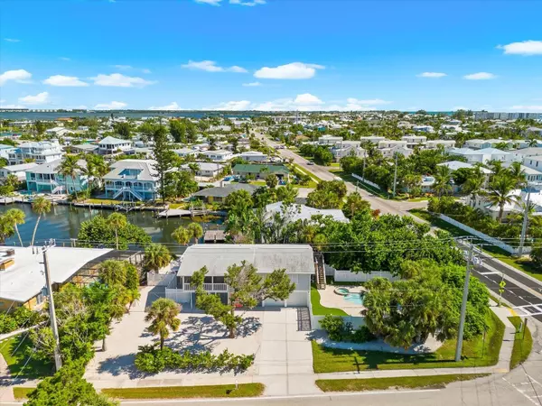 Holmes Beach, FL 34217,501 KEY ROYALE DR