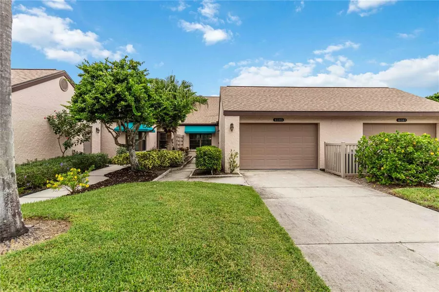 6085 CLUBSIDE DR, Sarasota, FL 34243