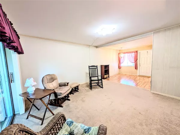 Bradenton, FL 34207,5855 PALM LN #B21