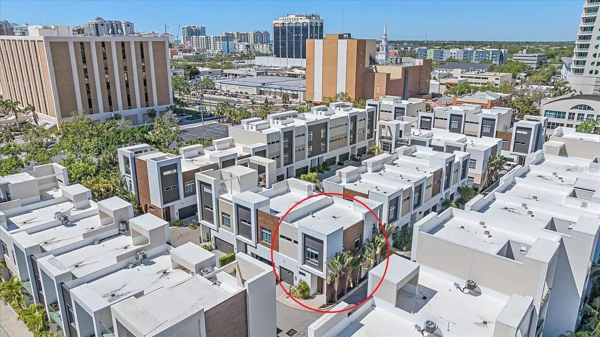 Sarasota, FL 34236,232 COSMOPOLITAN CT