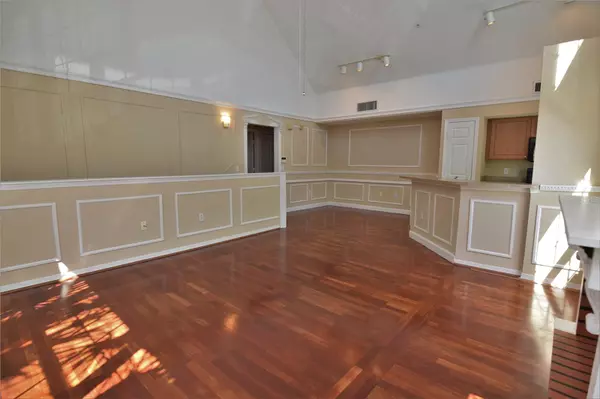 Sarasota, FL 34233,5711 SOLDIER CIR #201