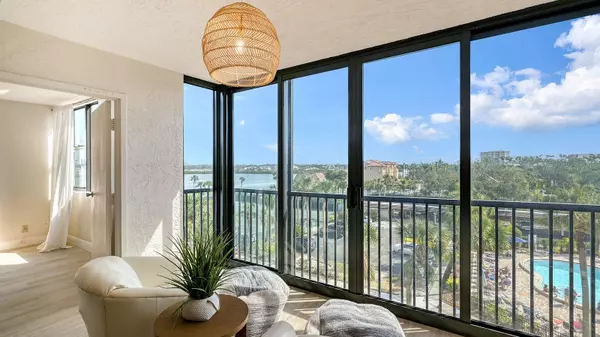 Sarasota, FL 34242,5855 MIDNIGHT PASS RD #404