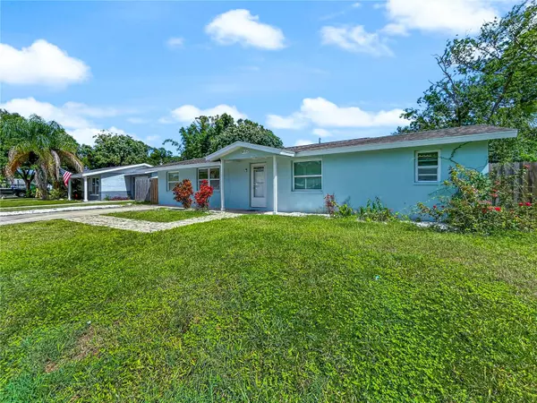 8432 LANTANA DR, Seminole, FL 33777