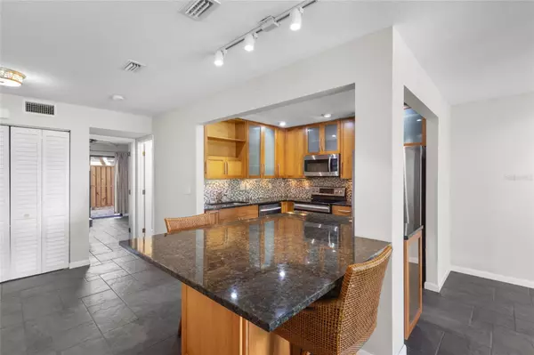 Sarasota, FL 34231,1526 PELICAN POINT DR #146