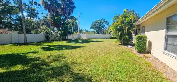 Sarasota, FL 34233,4297 OAKHURST CIR E #3051