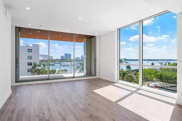 Sarasota, FL 34236,111 GOLDEN GATE PT #303
