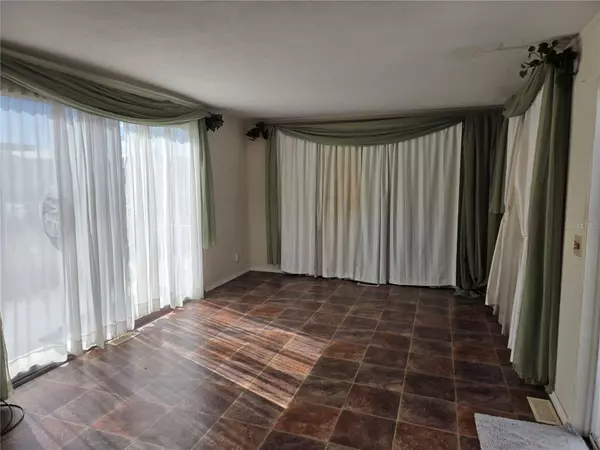 Sarasota, FL 34237,3324 LAUREL OAK WAY