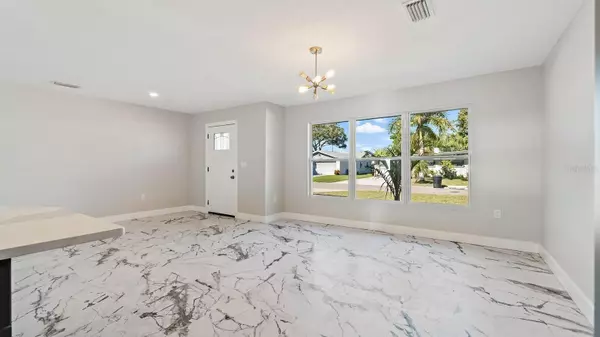 St Petersburg, FL 33714,2318 39TH AVE N