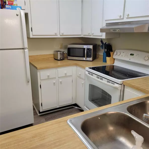 Sarasota, FL 34232,3275 BENEVA RD #104