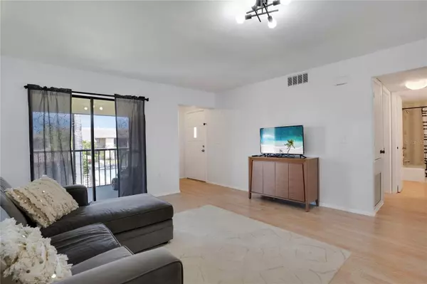 Bradenton, FL 34207,2415 BAYSHORE GARDENS Pkwy #8