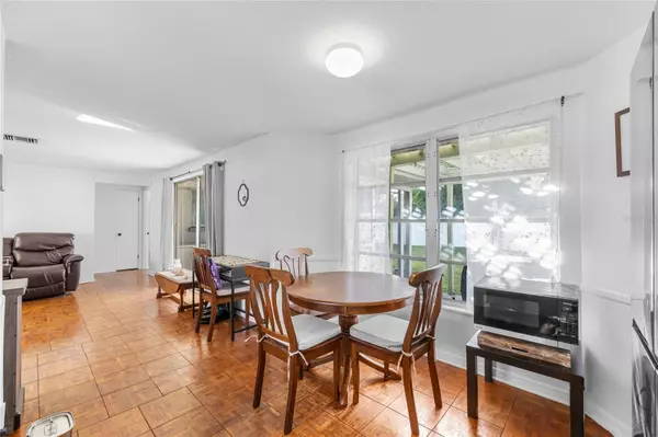 Sarasota, FL 34232,3338 CAMBRIDGE DR