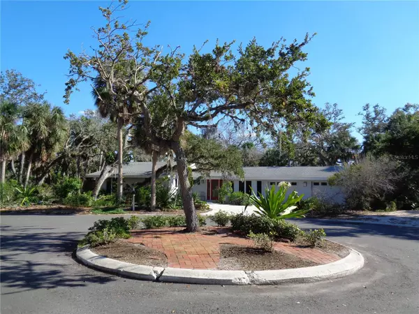 4894 OXFORD DR, Sarasota, FL 34242