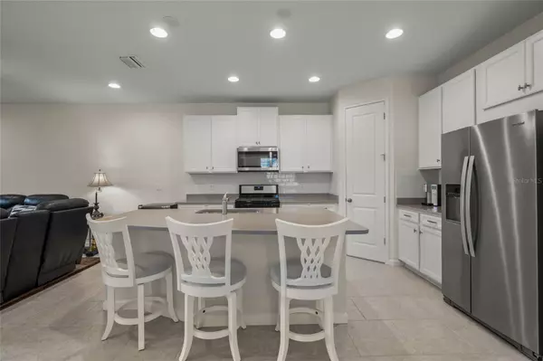 Sarasota, FL 34238,8658 RAIN SONG RD