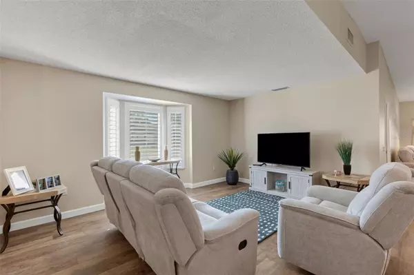 Bradenton, FL 34203,5621 GARDEN LAKES PALM