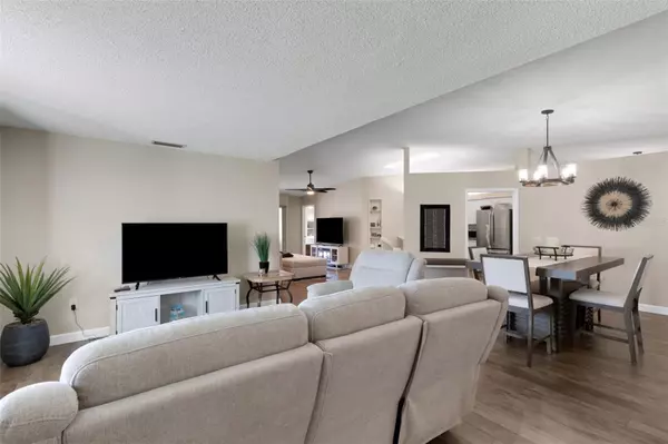 Bradenton, FL 34203,5621 GARDEN LAKES PALM