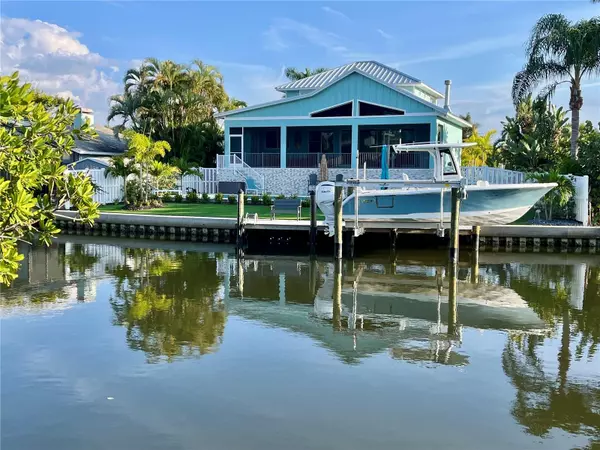 262 ISLAND CIR, Sarasota, FL 34242