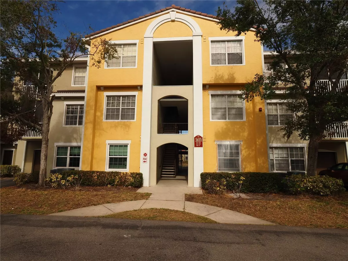 Sarasota, FL 34235,5655 BENTGRASS DR #303