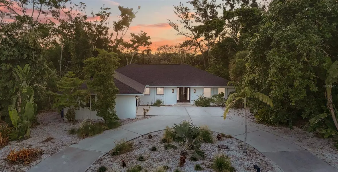 635 TROPICAL CIR, Sarasota, FL 34242
