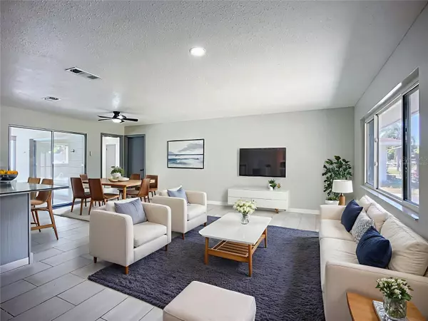 Bradenton, FL 34205,3303 CAMBRIDGE DR W