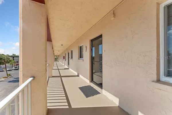 3915 LAKE BAYSHORE DR #Bldg F 306, Bradenton, FL 34205