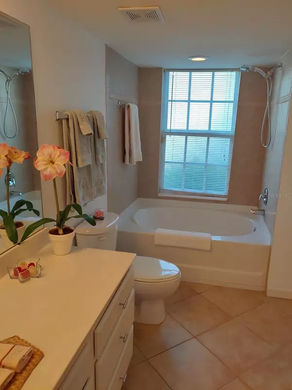 Fort Myers, FL 33901,4122 RESIDENCE DR #102