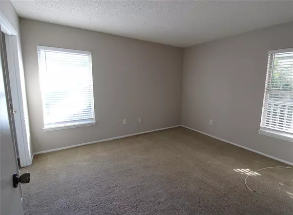 Sarasota, FL 34243,8121 45TH CT E #7