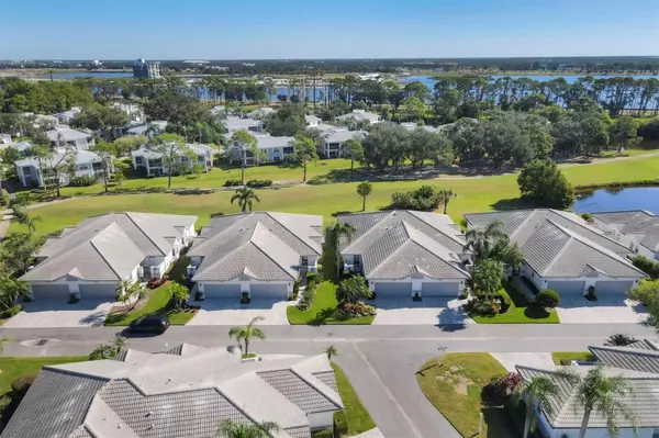 Sarasota, FL 34235,5541 E LONG COMMON CT #28