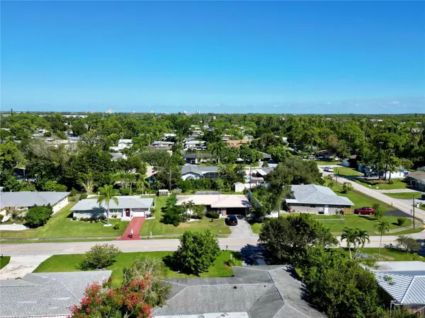 Fort Myers, FL 33907,2461 WOODLAND CIR