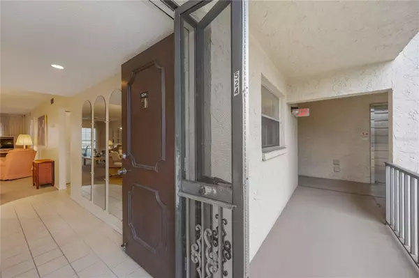 Sarasota, FL 34231,2220 STICKNEY POINT RD #524