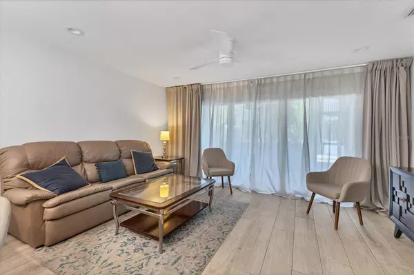 Sarasota, FL 34231,1762 STICKNEY POINT RD #204