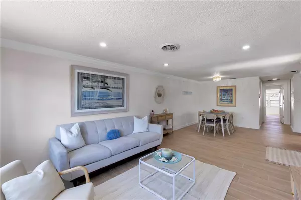 Holmes Beach, FL 34217,407 63RD ST