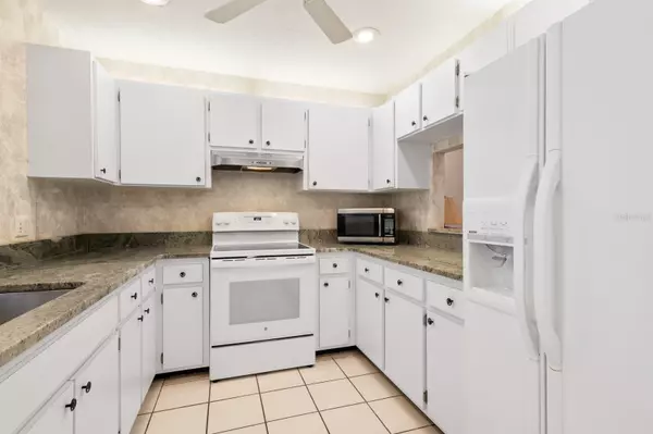 Sarasota, FL 34231,1704 PELICAN COVE RD #T138