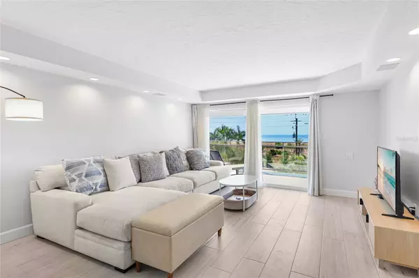 Sarasota, FL 34242,625 BEACH RD #407