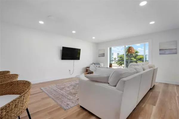 Bradenton, FL 34209,4200 IRONWOOD CIR #203B