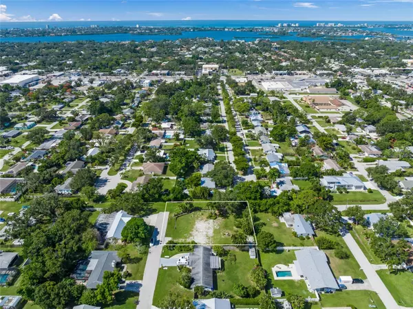 Sarasota, FL 34231,2209 OAK TER