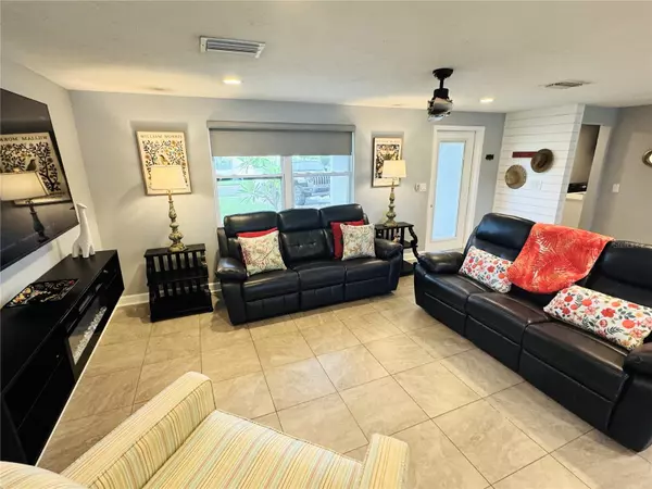 Sarasota, FL 34231,6841 ROXBURY DR