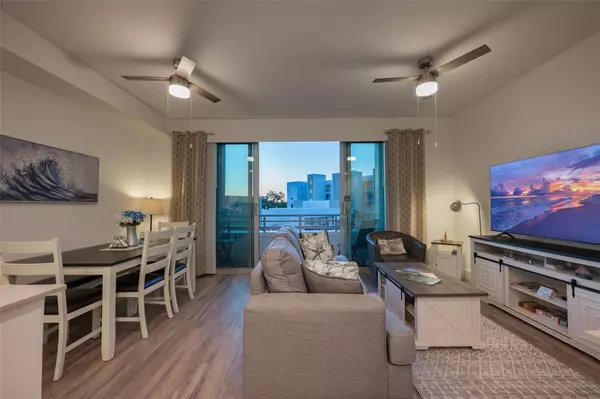 Sarasota, FL 34234,1703 N TAMIAMI TRL #304