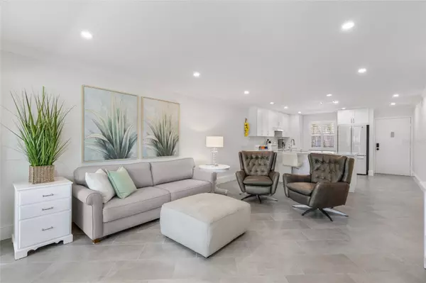 Longboat Key, FL 34228,4390 EXETER DR #206