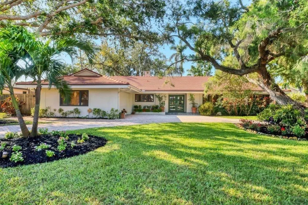 Sarasota, FL 34231,1610 S LAKE SHORE DR