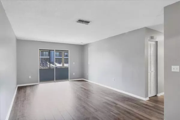 Bradenton, FL 34207,5507 FOUNTAIN LAKE CIR #B203