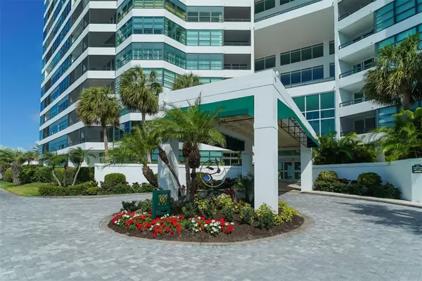 Sarasota, FL 34236,988 BOULEVARD OF THE ARTS #S1814