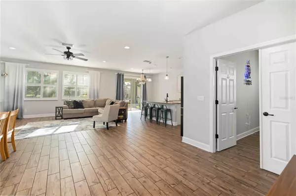 Sarasota, FL 34240,8353 NANDINA DR