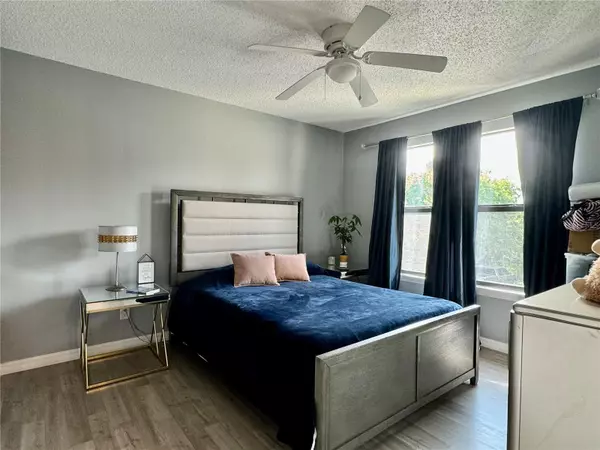 Sarasota, FL 34238,4036 CROCKERS LAKE BLVD #21