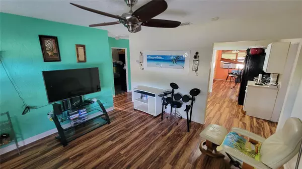 Bradenton, FL 34207,5718 15TH ST W