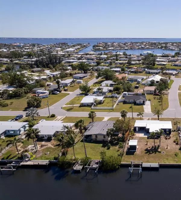 Port Charlotte, FL 33952,125 PALMETTO CIR NE