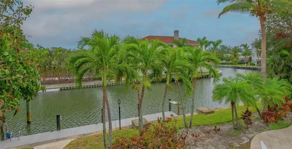 Sarasota, FL 34242,940 SIESTA KEY PL