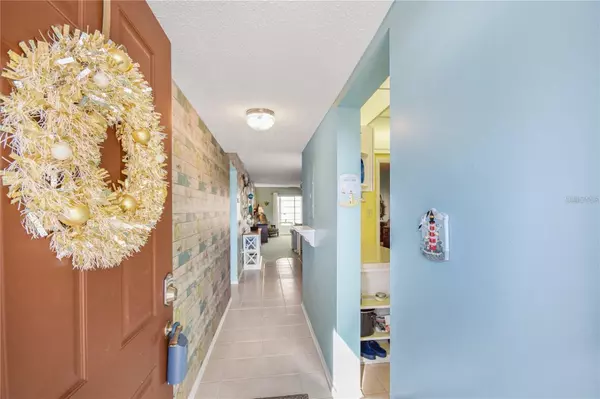 Bradenton, FL 34205,3617 LAKE BAYSHORE DR #J-401