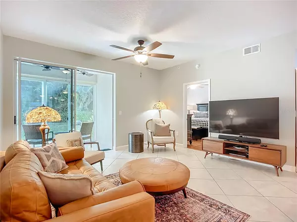 Sarasota, FL 34238,8355 GLENROSE WAY #112